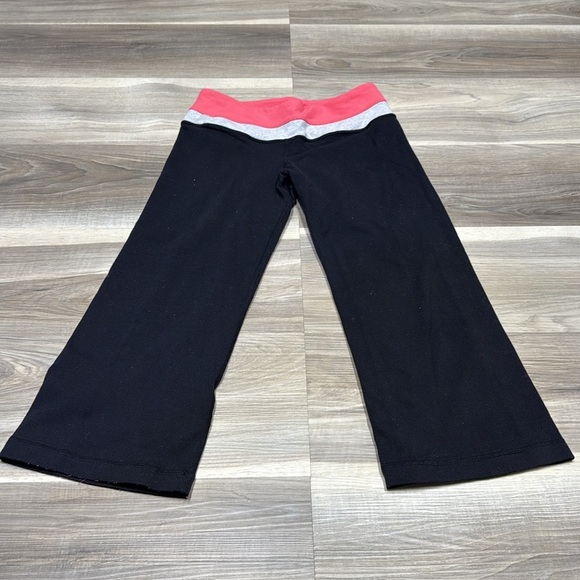 🏁 Lululemon black Capri pants size 4 - Picture 4 of 6